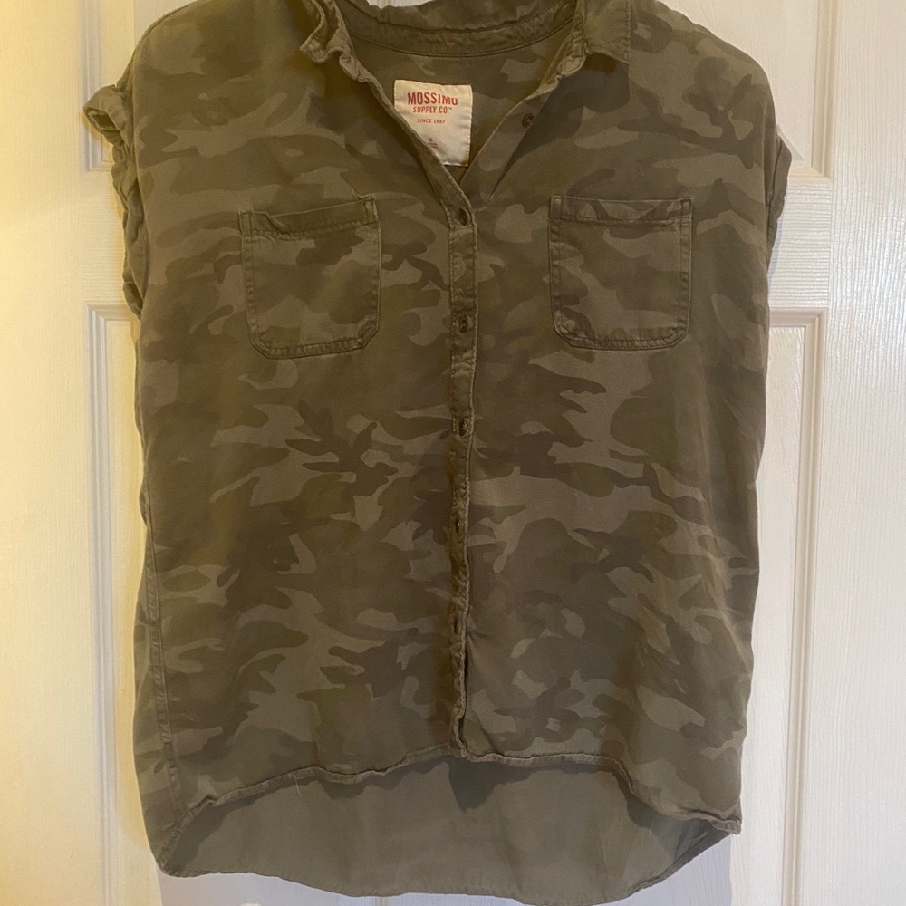 Sleeveless Button Up Shirt